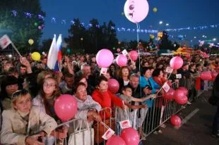 напуснали Момичетата, момчетата в дясно