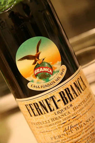 Fernet-Branca 40% tinctură de alcool de amar 1 litru ca un cadou (București)