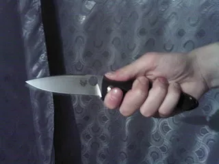 Hogyan tartsa a késsel a kezében - a népszerű fegyver