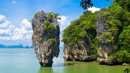 Mint sziklák és barlangok alakult Phang Nga-öböl