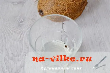 Cum de a deschide o nucă de cocos și de nucă de cocos pentru a face la domiciliu