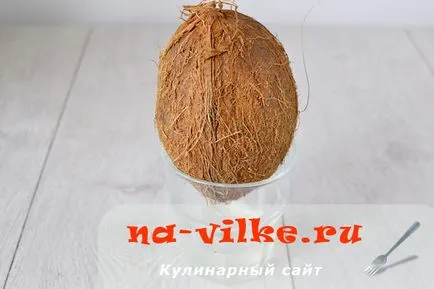 Cum de a deschide o nucă de cocos și de nucă de cocos pentru a face la domiciliu