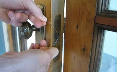 Hogyan kell rögzíteni a zárszerkezet a belső ajtó javítás