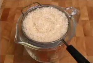 Как да се готви редовно ориз за ролките и сушито