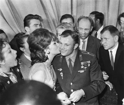 Mint Yuri Gagarin elfoglalta Gina Lollobrigida