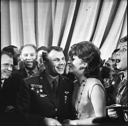 Mint Yuri Gagarin elfoglalta Gina Lollobrigida