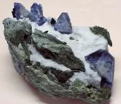 Каменни benitoite свойства benitoita, снимка benitoita