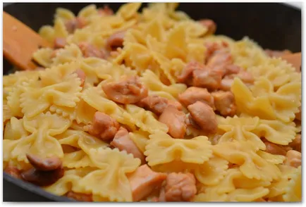 Farfalle cu carne de pui și miere, este delicios!