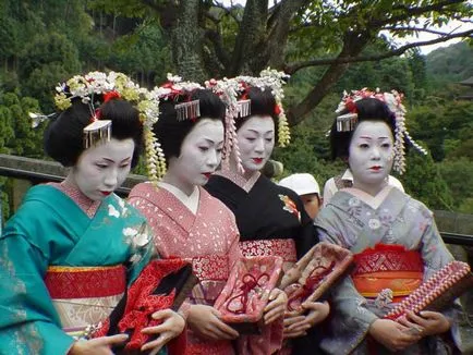 Etnikai japán kultúra hagyomány tükrözi a japán stílusú ruha