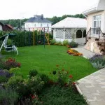 Озеленяване на двора на частна къща в стил решения