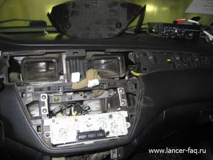 Mitsubishi Lancer ix lámpa cseréje sürgősségi banda gombok