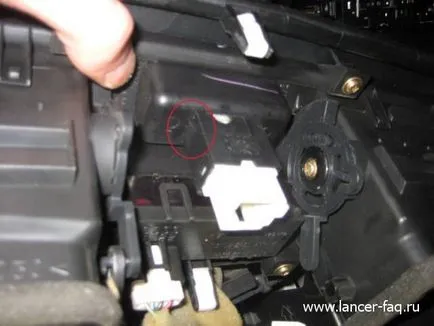Mitsubishi Lancer ix lámpa cseréje sürgősségi banda gombok
