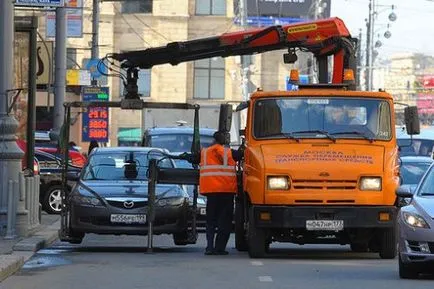 Helytelen evakuálás járművek 2017-ben - az autó font, nem megfelelően parkol,