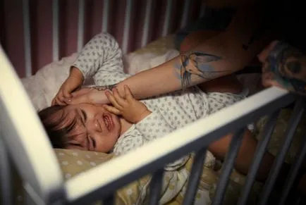 Бебе се събужда през нощта с истерични причини, които приемате, кога да отидеш на лекар
