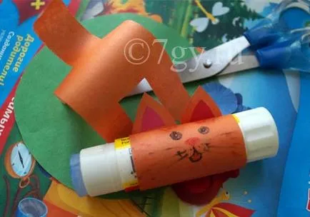 Hack pisică și iepure într-o pajiște de 3d hârtie colorată cu model