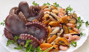 Főzés tenger gyümölcsei mix -, hogyan kell csatlakoztatni a tenger ajándéka, úgy, hogy a hús zamatos kagyló