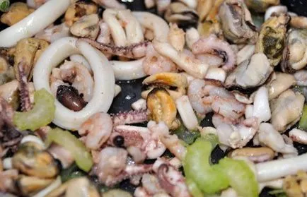 Főzés tenger gyümölcsei mix -, hogyan kell csatlakoztatni a tenger ajándéka, úgy, hogy a hús zamatos kagyló