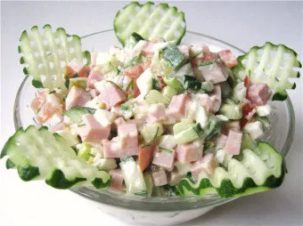 Saláta gombával és sonkával - tápláló uzsonna