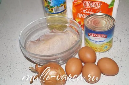 Saláta csirke, tojás és a kukorica palacsinta recept egy fotó