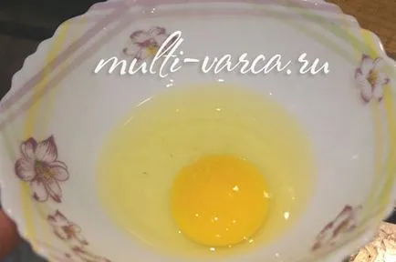 Saláta csirke, tojás és a kukorica palacsinta recept egy fotó