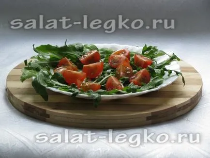 Salata cu rucola, roșii cherry și parmezan