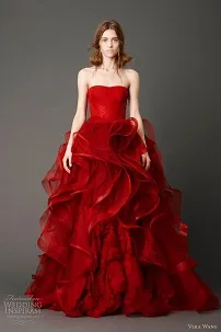 От какво да облека червена рокля