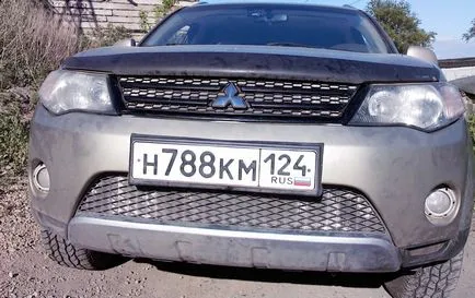 Ki- és beszerelése első lökhárító rács Mitsubishi Outlander XL 2007