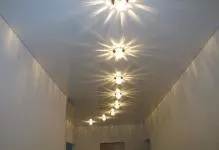 Lámpa a mennyezet a folyosón fények és a világítás, fotó folyosón, feszültség és helyét