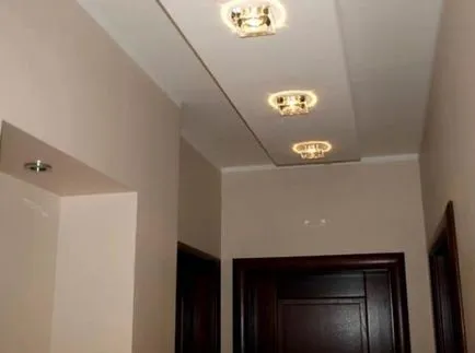 Светлини в коридора под таваните - правилата за избор и възможности за фото