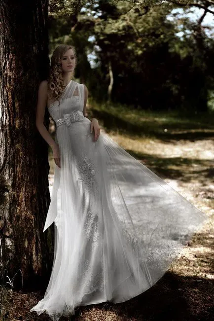 Сватбена рокля от колекцията на берил Райска градина