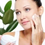 Care este diferența dintre produsele cosmetice farmacie și femei convenționale cosmetice chimist creează încredere pe