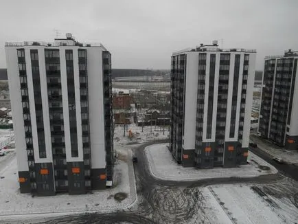 housewarming veșnică în satul liniștit a venit la un proiect de construcție de mare