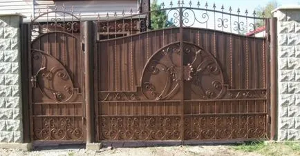 Kiválasztása a bejárati kapu, épület portál
