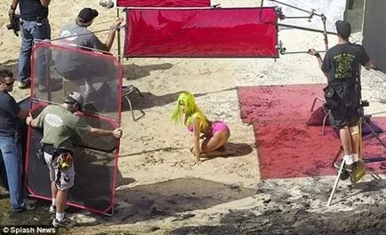 Este vorba despre pyshnozadaya papa Niki Minazh într-un bikini fotografii