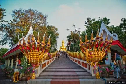 Pratamnak Hill arany buddhaszobor, és a megfigyelő fedélzeten