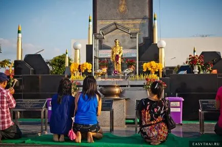 Pratamnak Hill arany buddhaszobor, és a megfigyelő fedélzeten