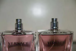 Női parfümök és eau de toilette Versace kristály rózsaszín és zöld (fotó)