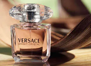 Női parfümök és eau de toilette Versace kristály rózsaszín és zöld (fotó)