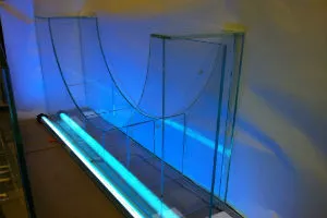 Защо UV светлина за свързване на стъкло