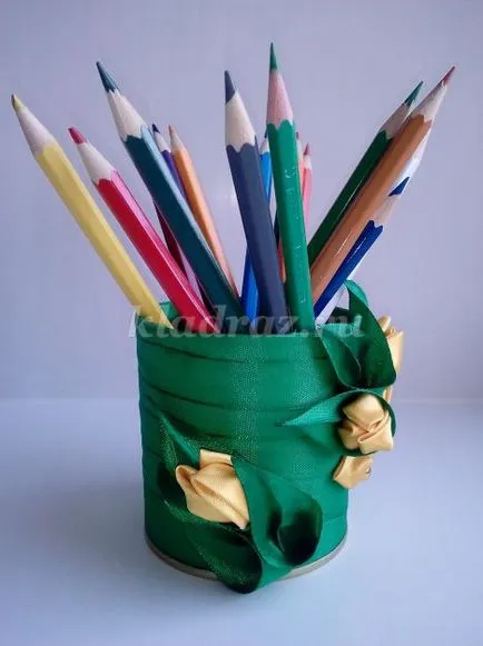 Ceruzatartók ki konzervdobozok saját kezűleg