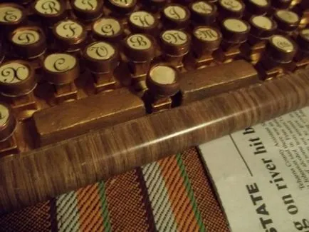 Tastatură «steampunk» stil