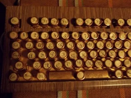 Tastatură «steampunk» stil