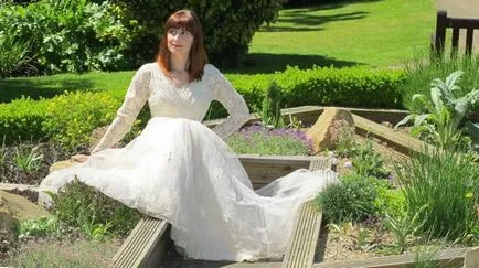 Мъжът дари сватбена рокля със сладка изненада