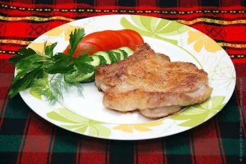 Cotlete în pesmet - un simplu fel de mâncare de carne de porc friptură