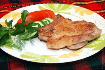 Cotlete în pesmet - un simplu fel de mâncare de carne de porc friptură