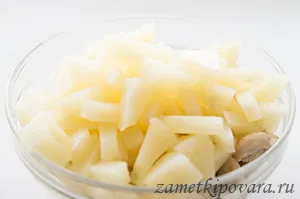 Plăcintă cu carne de pui si ananas, retete simple cu fotografii