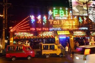 Patong Beach Phuket - olyan terület, ahol az élet nem szűnik még éjszaka