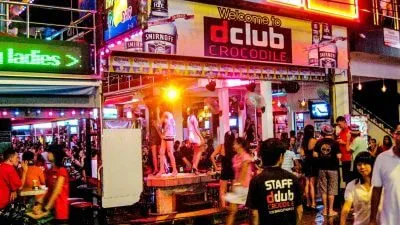 Patong Beach Phuket - olyan terület, ahol az élet nem szűnik még éjszaka