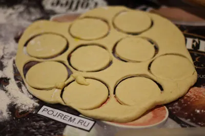 Donuts töltelékkel - lépésről lépésre recept, hogyan kell főzni fotókkal