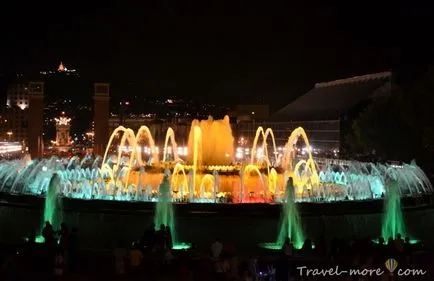 Cântând Fântâna de Montjuic din Barcelona